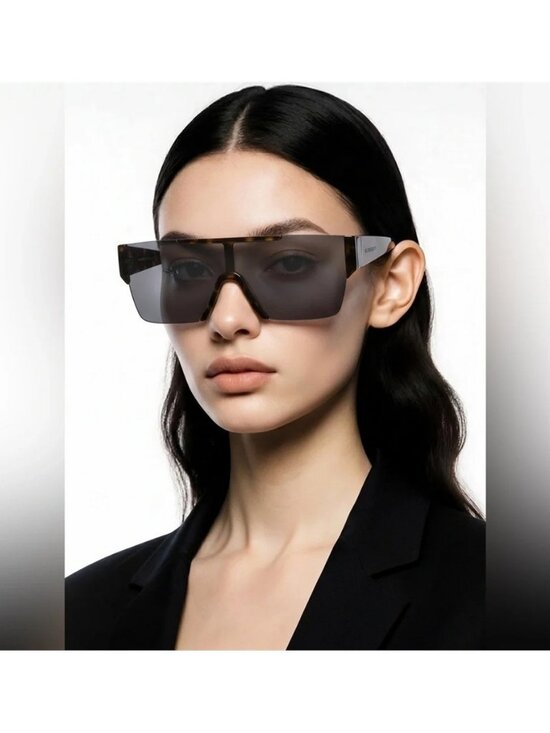?- Authentic New BurberryBE4291 - 300287 Oversize  Sunglasses main image 8